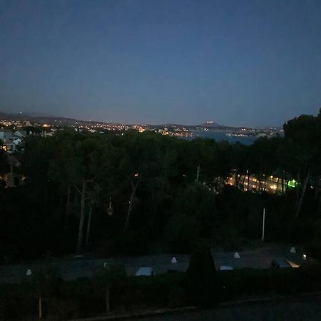 Athena Ohana, Les Pieds Dans L'Eau Bandol Luaran gambar