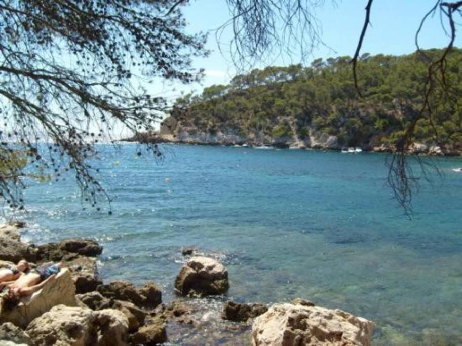 Athena Ohana, Les Pieds Dans L'Eau Bandol Luaran gambar